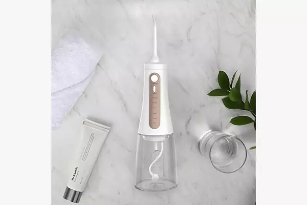 Kako očistiti zube kod kuće